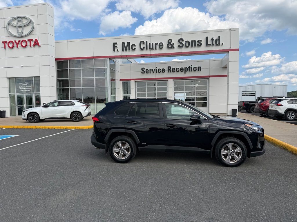 Toyota RAV4 Hybrid LE 2022 à Grand-Sault, Nouveau-Brunswick - 2 - w1024h768px