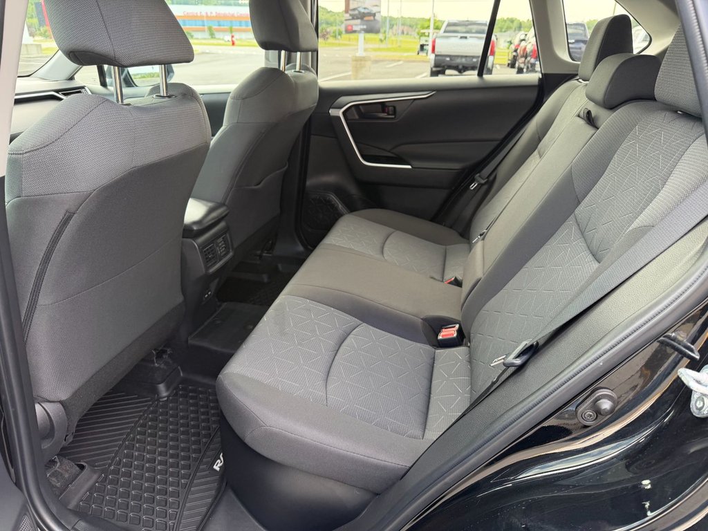 Toyota RAV4 Hybrid LE 2022 à Grand-Sault, Nouveau-Brunswick - 12 - w1024h768px