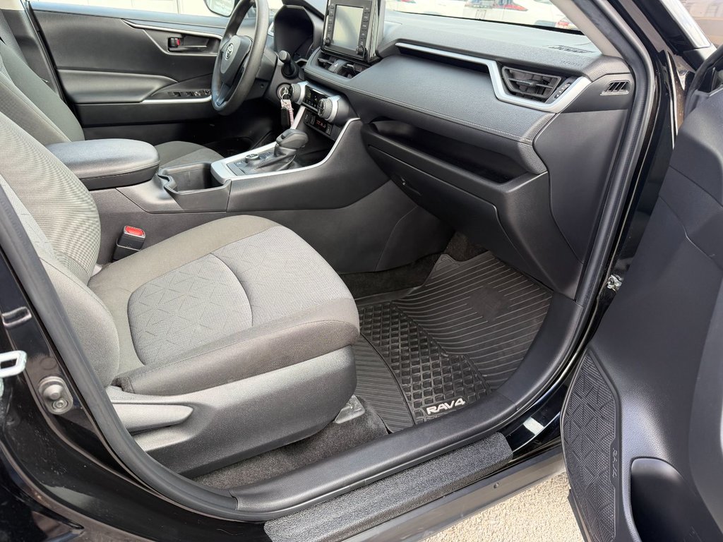 Toyota RAV4 Hybrid LE 2022 à Grand-Sault, Nouveau-Brunswick - 9 - w1024h768px