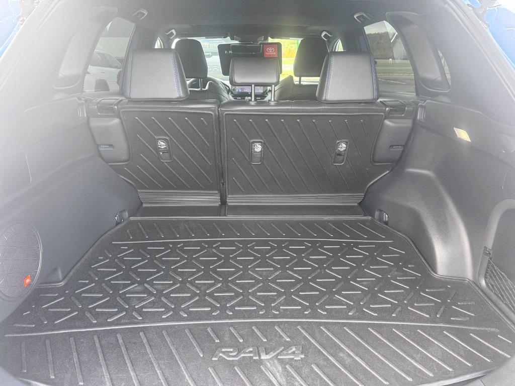Toyota RAV4 Hybrid XSE 2023 à Grand-Sault, Nouveau-Brunswick - 12 - w1024h768px