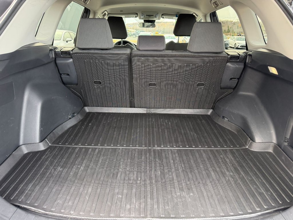 Toyota RAV4 Hybrid LE 2023 à Grand-Sault, Nouveau-Brunswick - 12 - w1024h768px