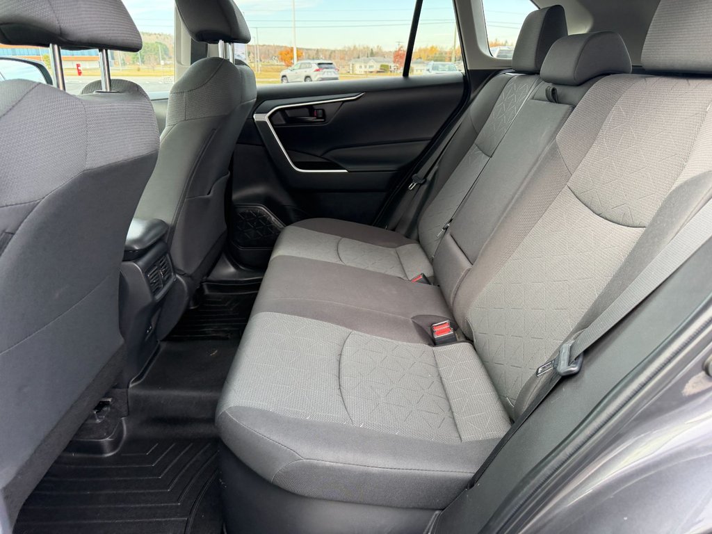 Toyota RAV4 Hybrid LE 2023 à Grand-Sault, Nouveau-Brunswick - 13 - w1024h768px
