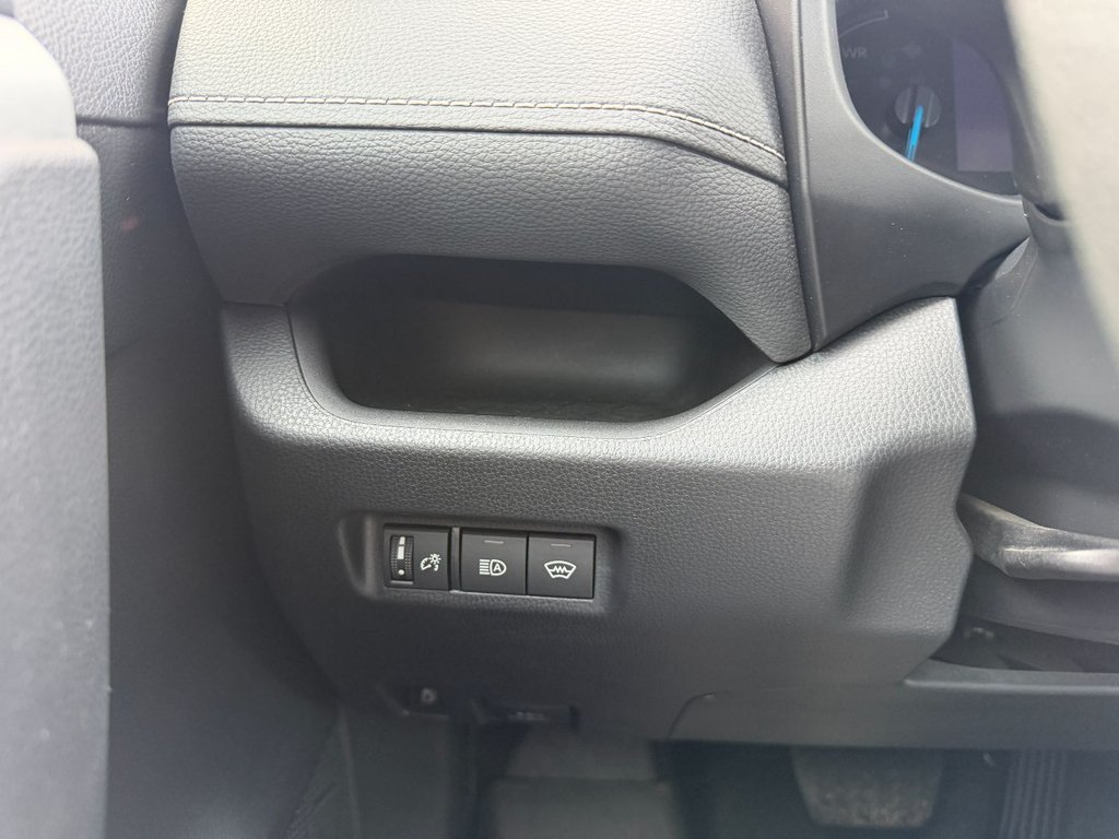 Toyota RAV4 Hybrid LE 2023 à Grand-Sault, Nouveau-Brunswick - 15 - w1024h768px