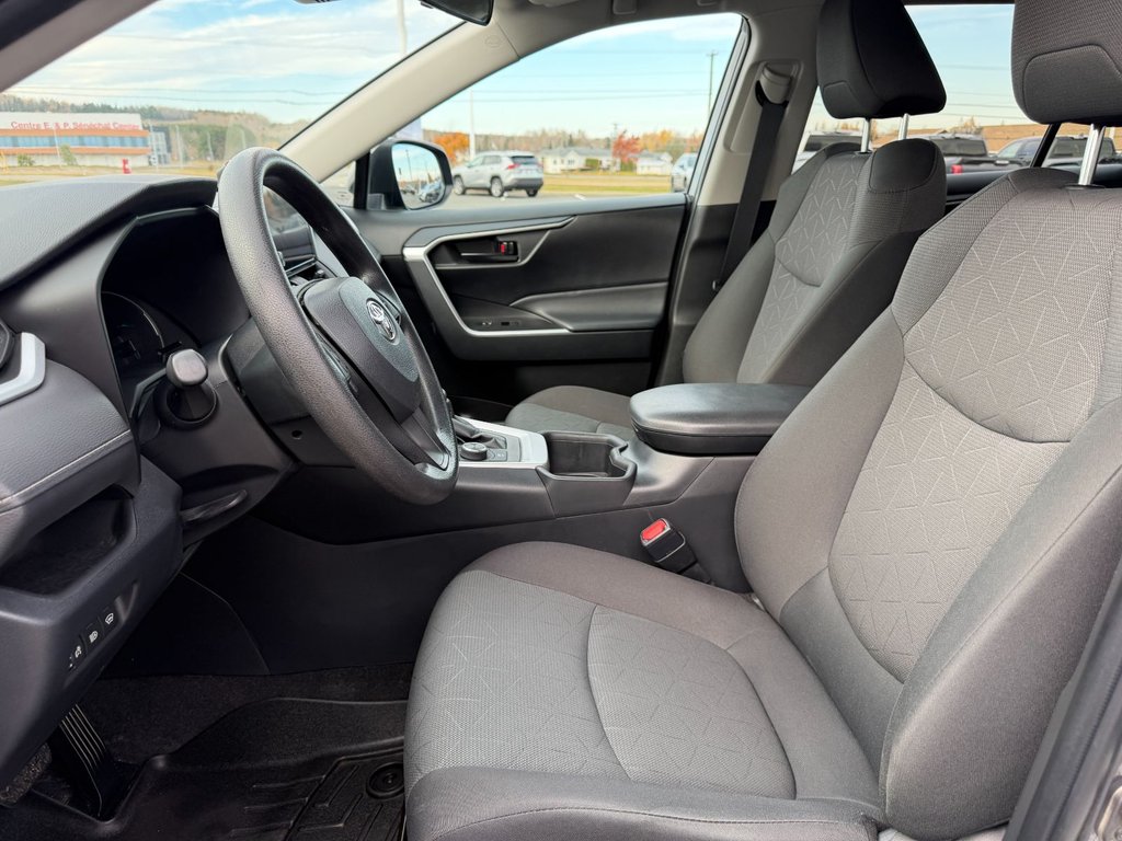 Toyota RAV4 Hybrid LE 2023 à Grand-Sault, Nouveau-Brunswick - 14 - w1024h768px
