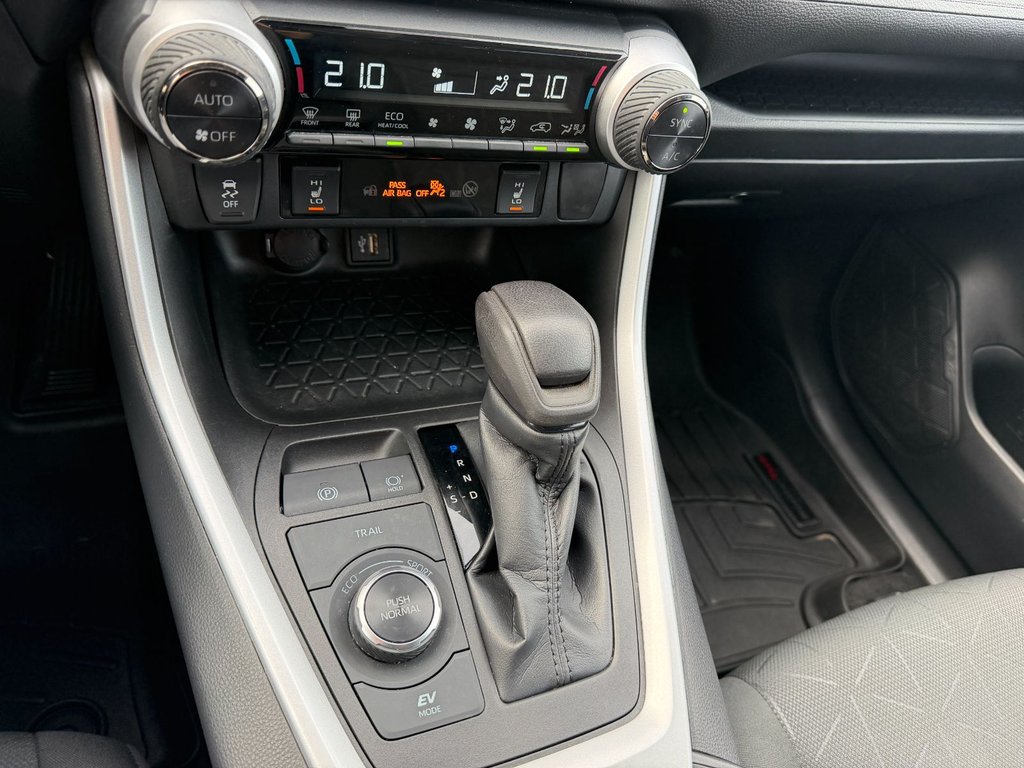 Toyota RAV4 Hybrid LE 2023 à Grand-Sault, Nouveau-Brunswick - 18 - w1024h768px
