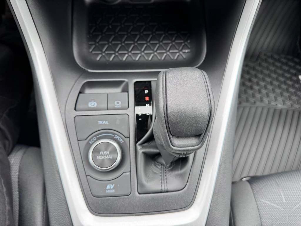 Toyota RAV4 Hybrid LE 2025 à Grand-Sault, Nouveau-Brunswick - 20 - w1024h768px