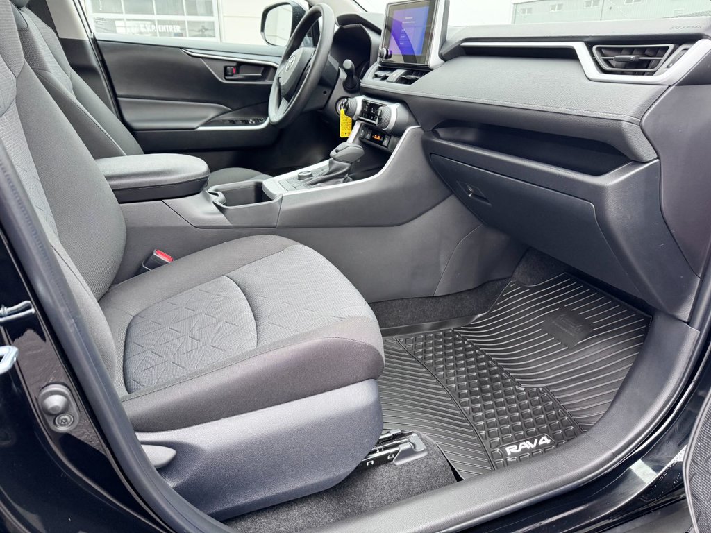 Toyota RAV4 Hybrid LE 2025 à Grand-Sault, Nouveau-Brunswick - 11 - w1024h768px