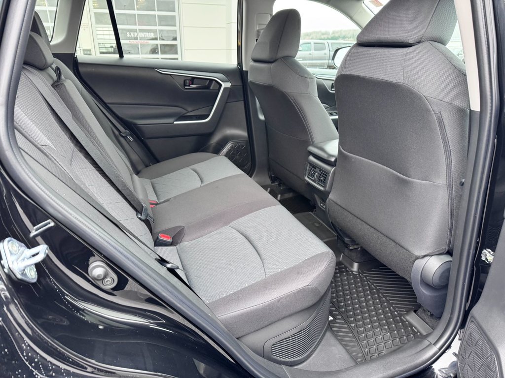 Toyota RAV4 Hybrid LE 2025 à Grand-Sault, Nouveau-Brunswick - 12 - w1024h768px
