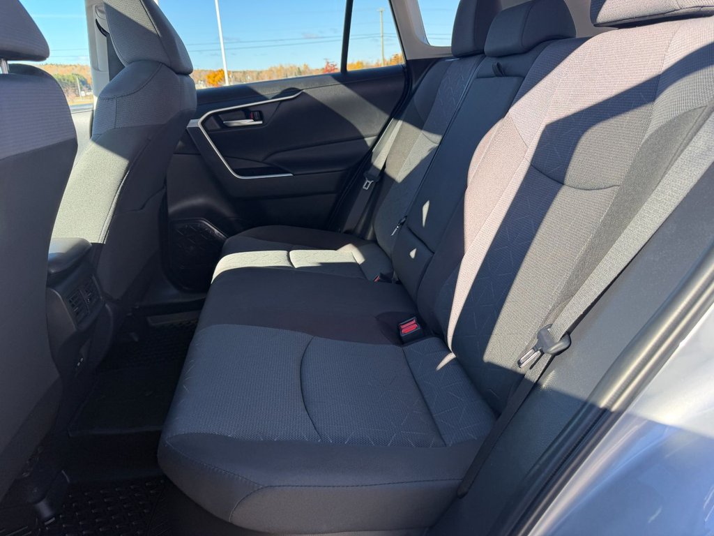 Toyota RAV4 Hybrid XLE 2025 à Grand-Sault, Nouveau-Brunswick - 13 - w1024h768px
