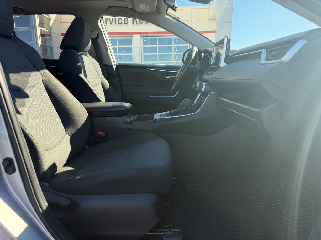 Toyota RAV4 Hybrid XLE 2025 à Grand-Sault, Nouveau-Brunswick - 10 - w1024h768px