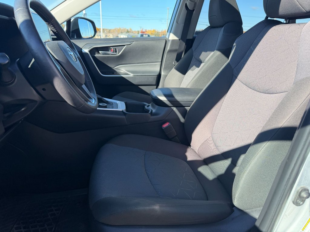 Toyota RAV4 Hybrid XLE 2025 à Grand-Sault, Nouveau-Brunswick - 14 - w1024h768px