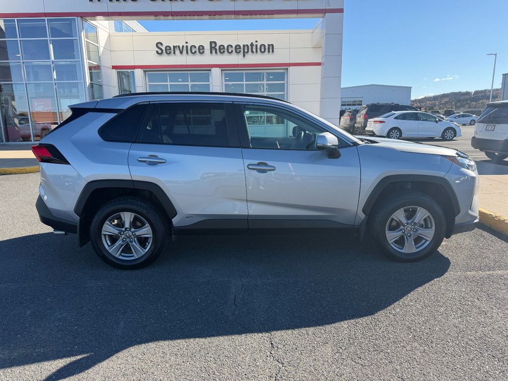 Toyota RAV4 Hybrid XLE 2025 à Grand-Sault, Nouveau-Brunswick - 2 - w1024h768px