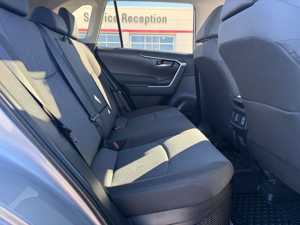 Toyota RAV4 Hybrid XLE 2025 à Grand-Sault, Nouveau-Brunswick - 11 - w1024h768px