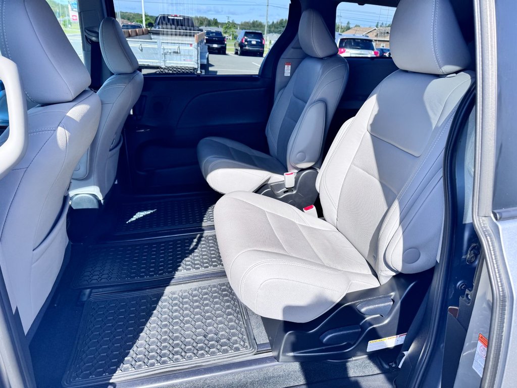 2017 Toyota Sienna LIMITED AWD in Grand Falls, New Brunswick - 14 - w1024h768px