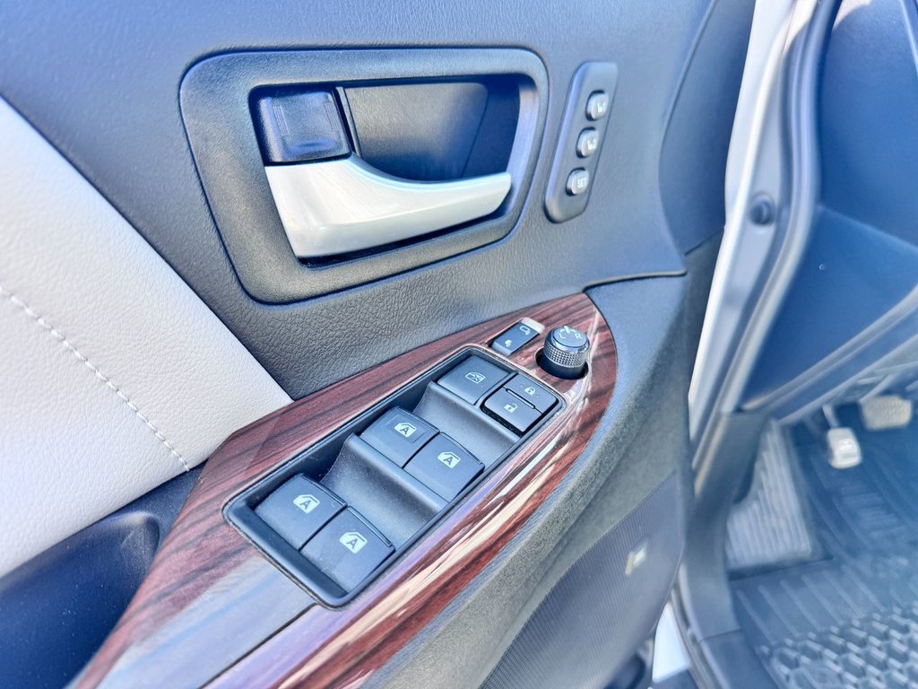 2017 Toyota Sienna LIMITED AWD in Grand Falls, New Brunswick - 17 - w1024h768px