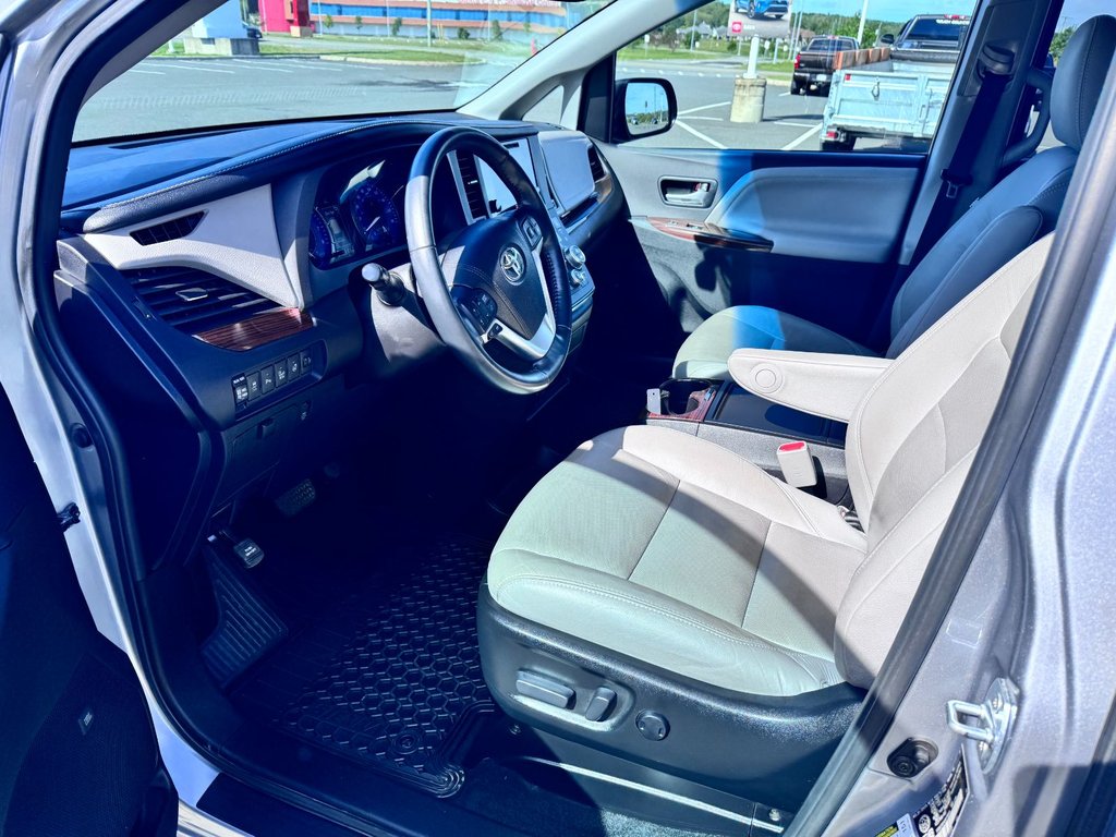 2017 Toyota Sienna LIMITED AWD in Grand Falls, New Brunswick - 16 - w1024h768px