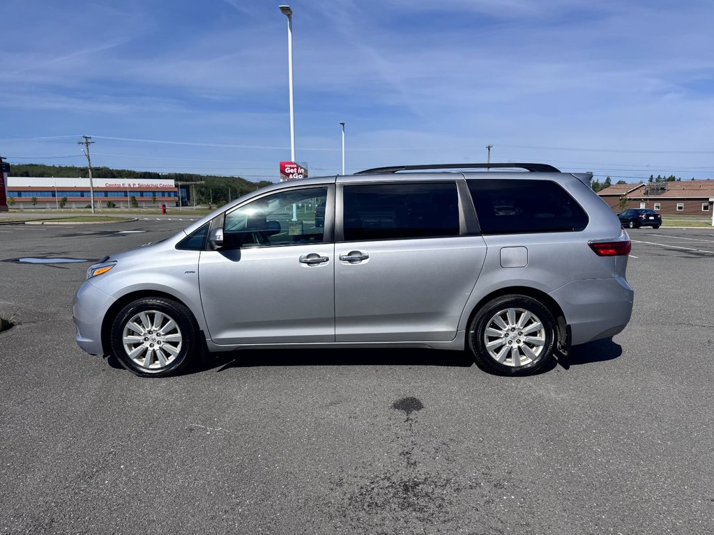 2017 Toyota Sienna LIMITED AWD in Grand Falls, New Brunswick - 7 - w1024h768px