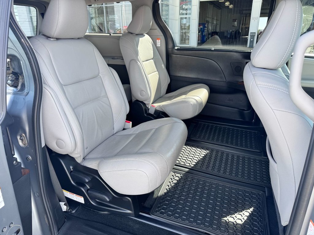 2017 Toyota Sienna LIMITED AWD in Grand Falls, New Brunswick - 12 - w1024h768px