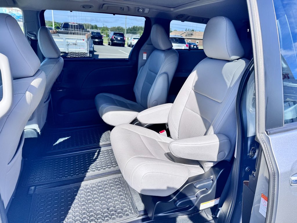 2017 Toyota Sienna LIMITED AWD in Grand Falls, New Brunswick - 15 - w1024h768px
