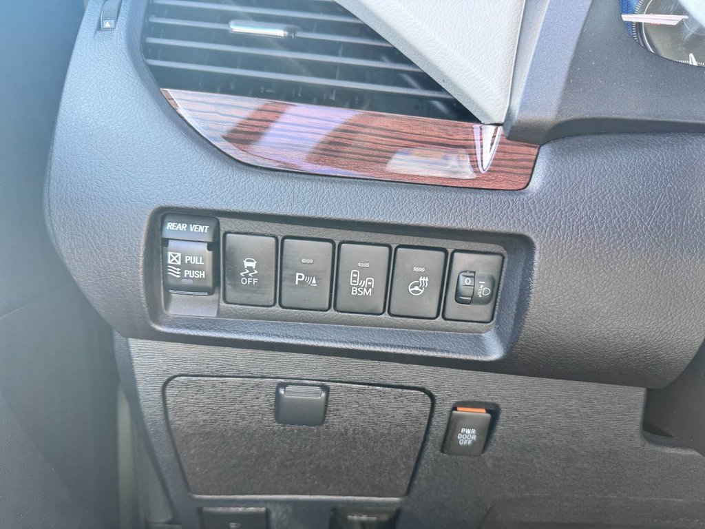 2017 Toyota Sienna LIMITED AWD in Grand Falls, New Brunswick - 20 - w1024h768px