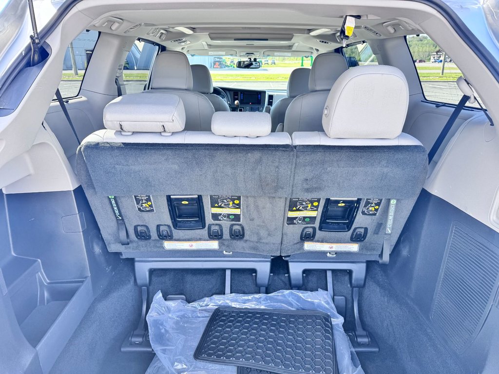 2017 Toyota Sienna LIMITED AWD in Grand Falls, New Brunswick - 13 - w1024h768px