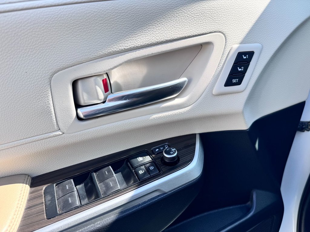2021 Toyota Sienna LIMITED AWD in Grand Falls, New Brunswick - 16 - w1024h768px