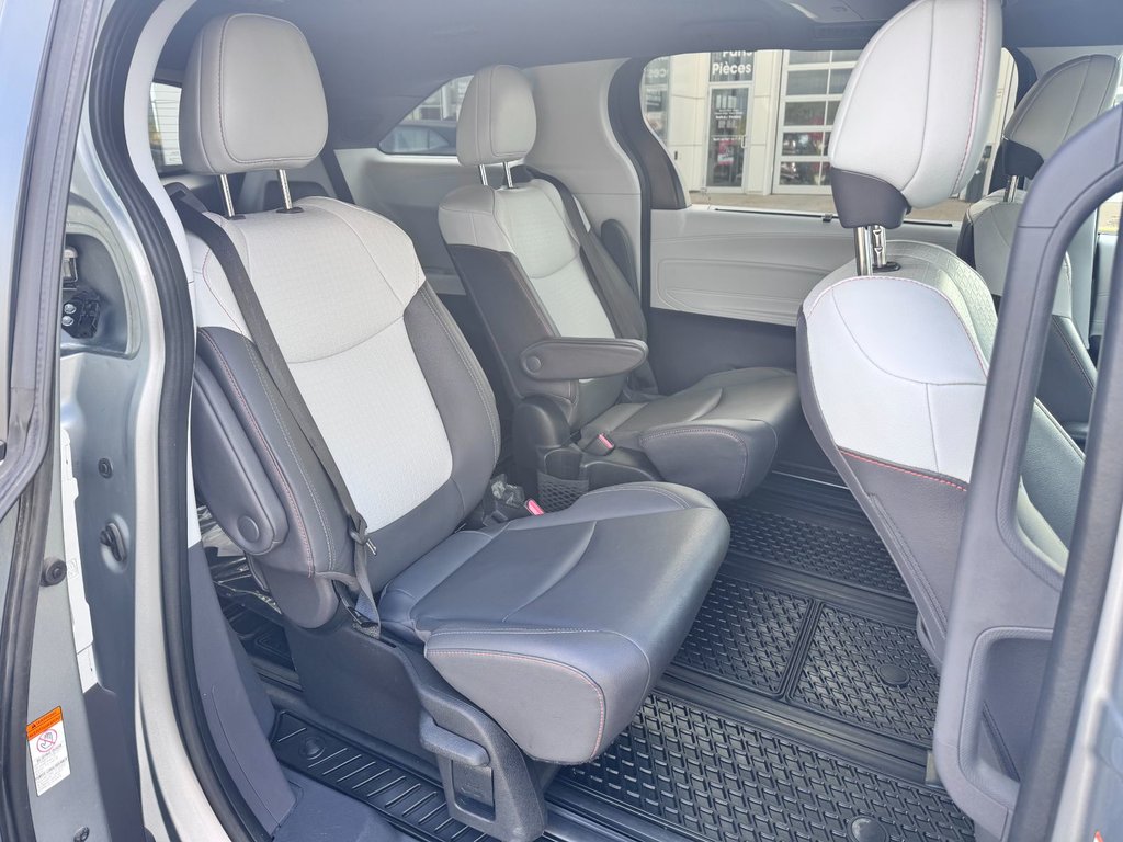 2022 Toyota Sienna HYBRID XSE in Grand Falls, New Brunswick - 11 - w1024h768px