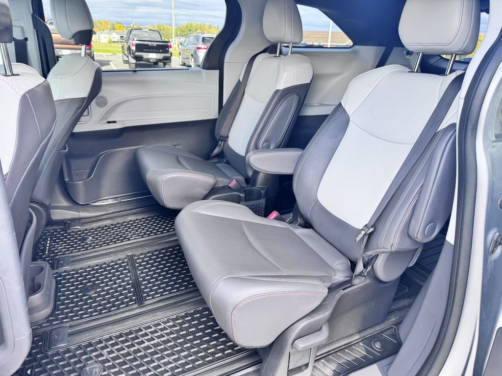 2022 Toyota Sienna HYBRID XSE in Grand Falls, New Brunswick - 14 - w1024h768px