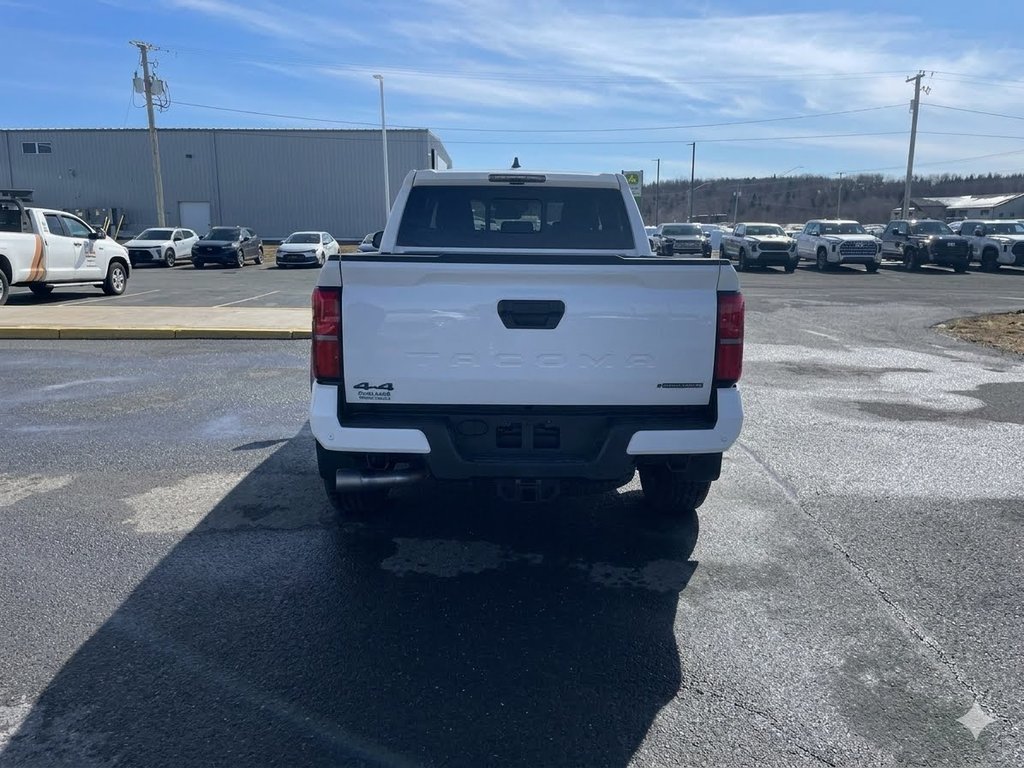 Toyota Tacoma Hybrid TRD Off Road Premium 2026 à Grand-Sault, Nouveau-Brunswick - 4 - w1024h768px