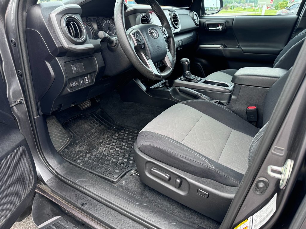 2020  Tacoma DOUBLE CAB 6A in Grand Falls, New Brunswick - 14 - w1024h768px