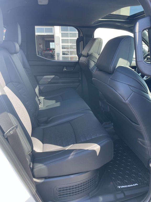 2026 Toyota Tacoma TRD OFFROAD PREMIUM 70HYBRID in Grand Falls, New Brunswick - 7 - w1024h768px