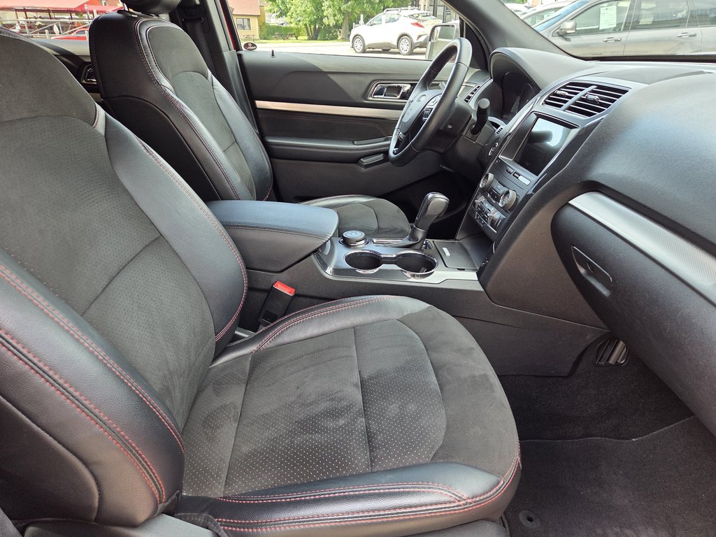 2018 Ford Explorer XLT (AWD) in Mont-Laurier, Quebec - 11 - w1024h768px