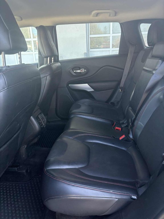 2018 Jeep Cherokee Trailhawk in Mont-Laurier, Quebec - 11 - w1024h768px