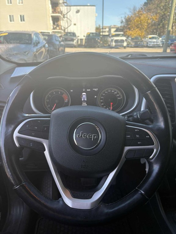 2018 Jeep Cherokee Trailhawk in Mont-Laurier, Quebec - 16 - w1024h768px