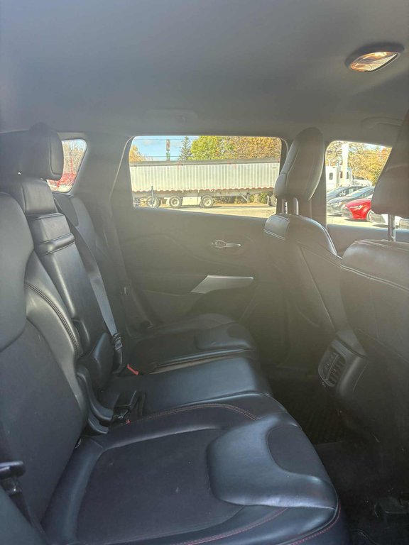 2018 Jeep Cherokee Trailhawk in Mont-Laurier, Quebec - 12 - w1024h768px