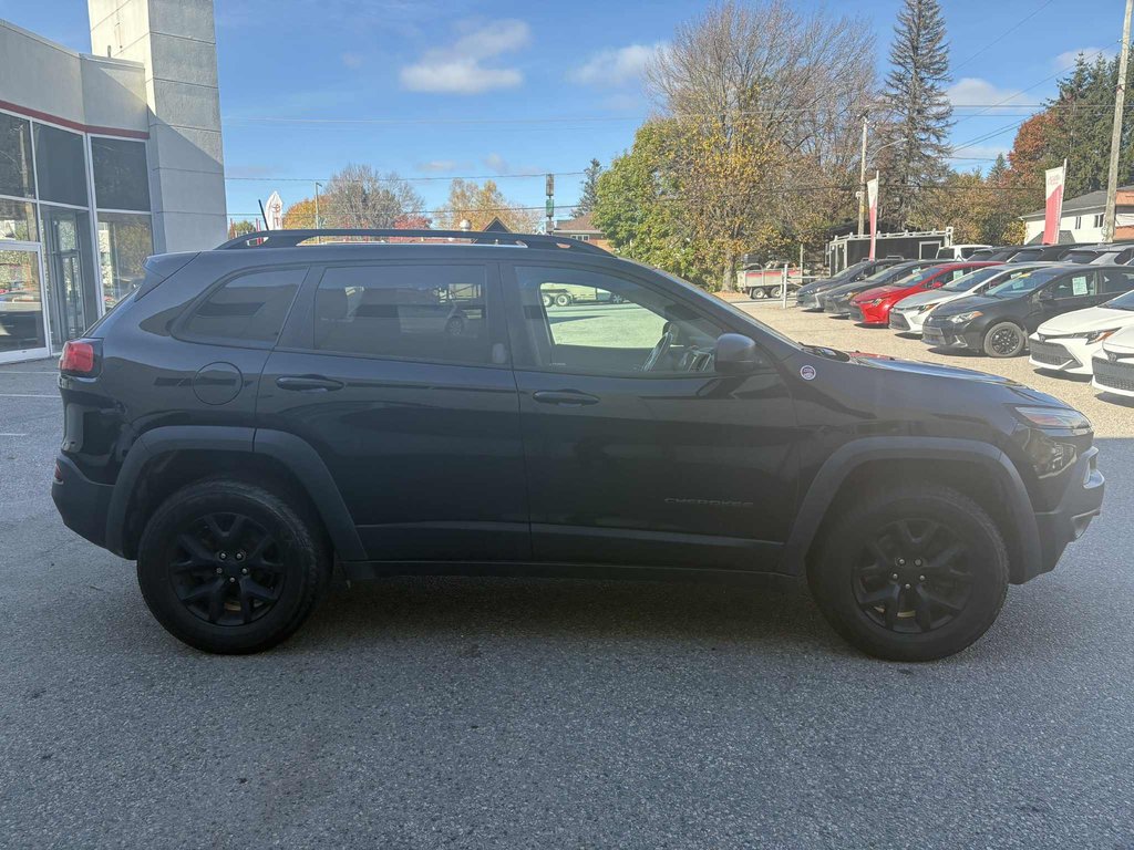 2018 Jeep Cherokee Trailhawk in Mont-Laurier, Quebec - 4 - w1024h768px