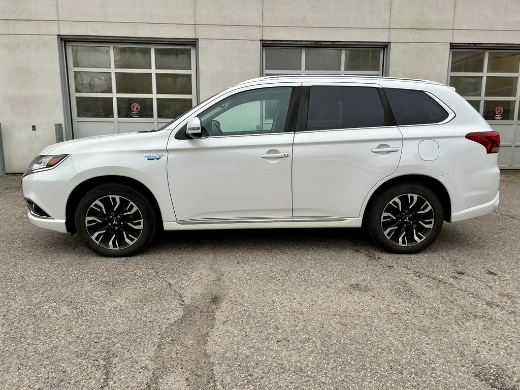 2018 Mitsubishi OUTLANDER PHEV GT (AWD) in Mont-Laurier, Quebec - 8 - w1024h768px