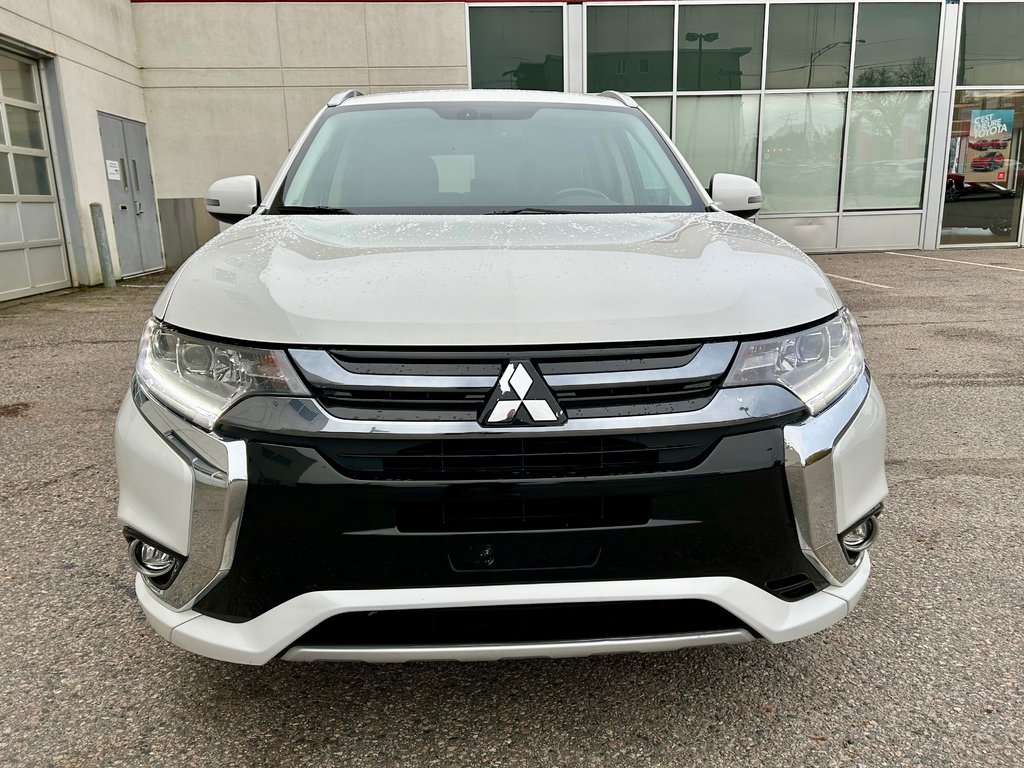 2018 Mitsubishi OUTLANDER PHEV GT (AWD) in Mont-Laurier, Quebec - 2 - w1024h768px