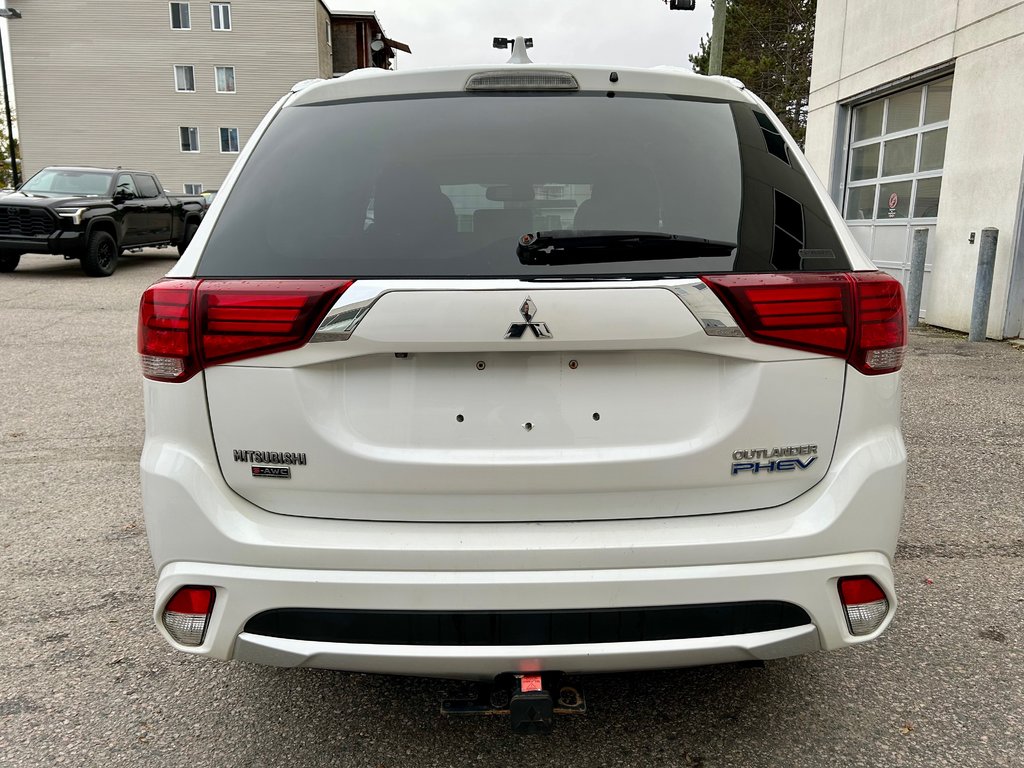 2018 Mitsubishi OUTLANDER PHEV GT (AWD) in Mont-Laurier, Quebec - 6 - w1024h768px