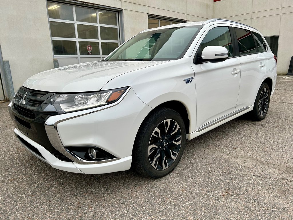 2018 Mitsubishi OUTLANDER PHEV GT (AWD) in Mont-Laurier, Quebec - 1 - w1024h768px