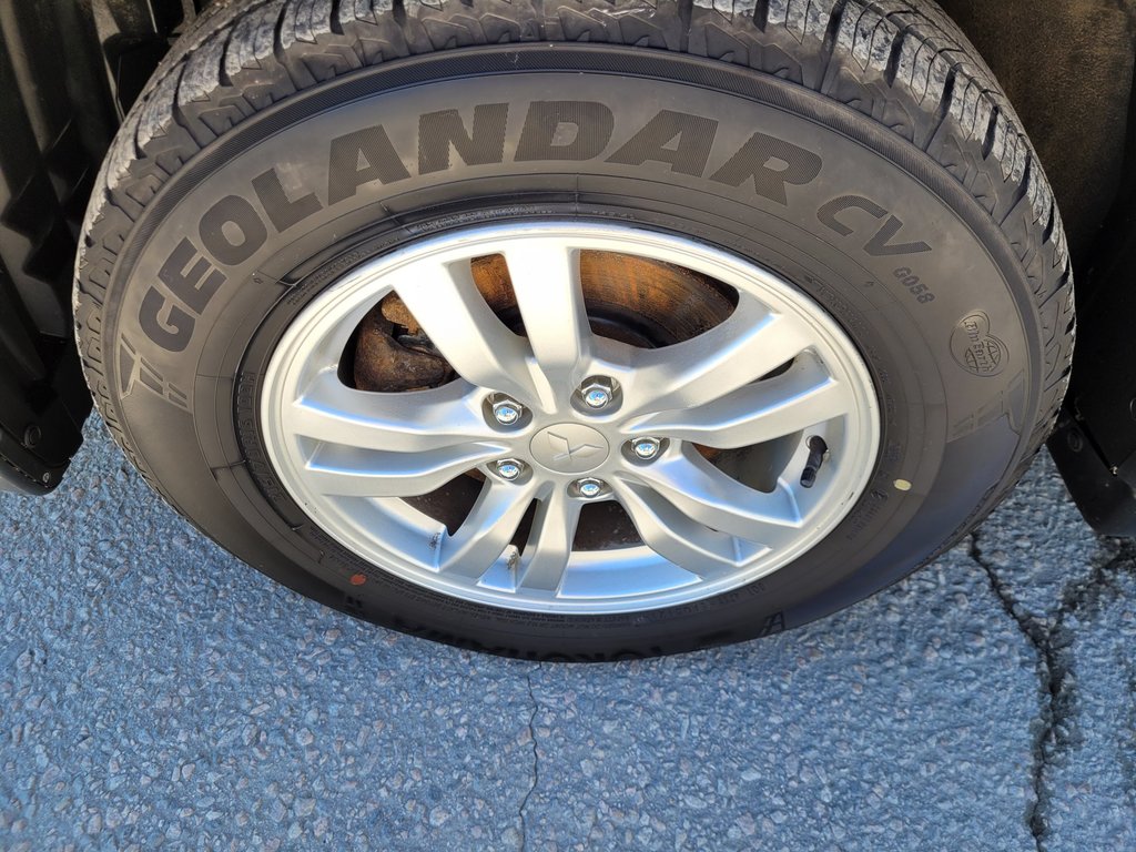 2018 Mitsubishi Outlander SE (A/C) in Mont-Laurier, Quebec - 17 - w1024h768px