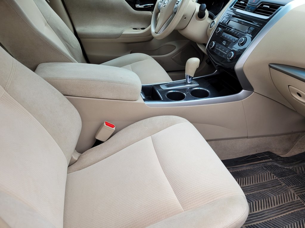 Nissan Altima S ( A/C) 2013 à Mont-Laurier, Québec - 11 - w1024h768px