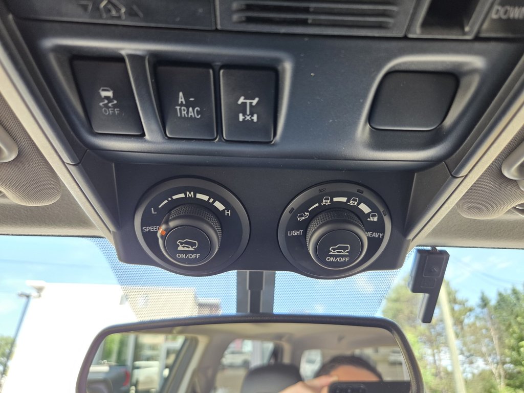 2017 Toyota 4Runner SR5 TRD-Off Road 4x4 in Mont-Laurier, Quebec - 19 - w1024h768px