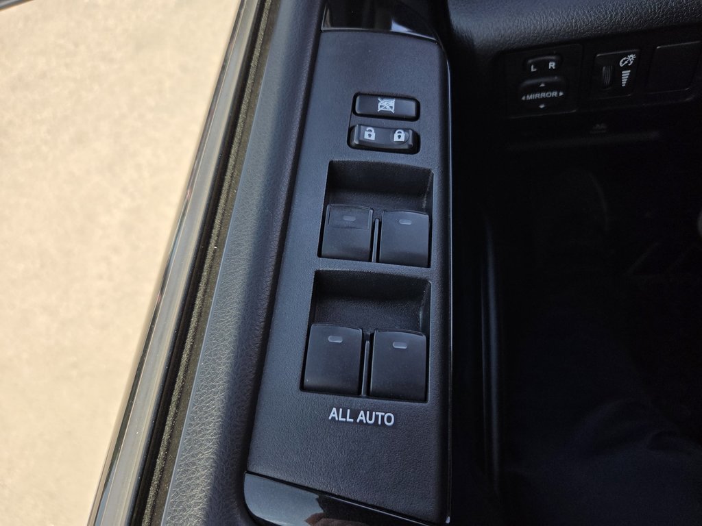 2017 Toyota 4Runner SR5 TRD-Off Road 4x4 in Mont-Laurier, Quebec - 15 - w1024h768px