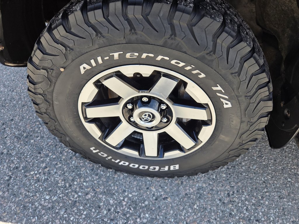 2017 Toyota 4Runner SR5 TRD-Off Road 4x4 in Mont-Laurier, Quebec - 10 - w1024h768px