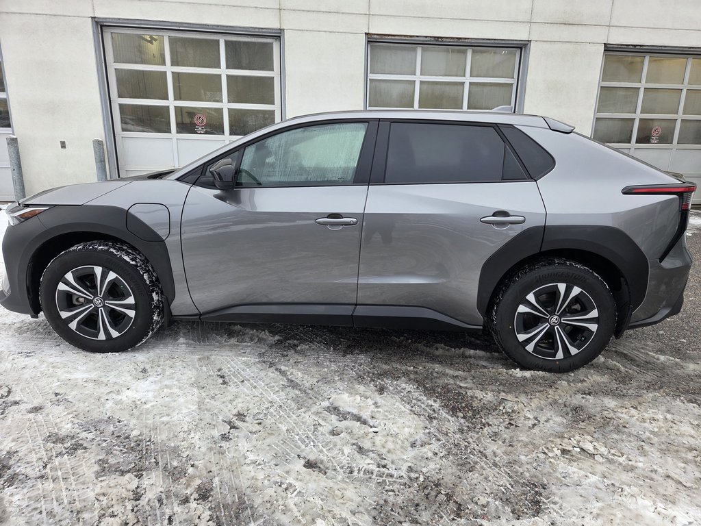 2023 Toyota BZ4X XLE AWD in Mont-Laurier, Quebec - 8 - w1024h768px