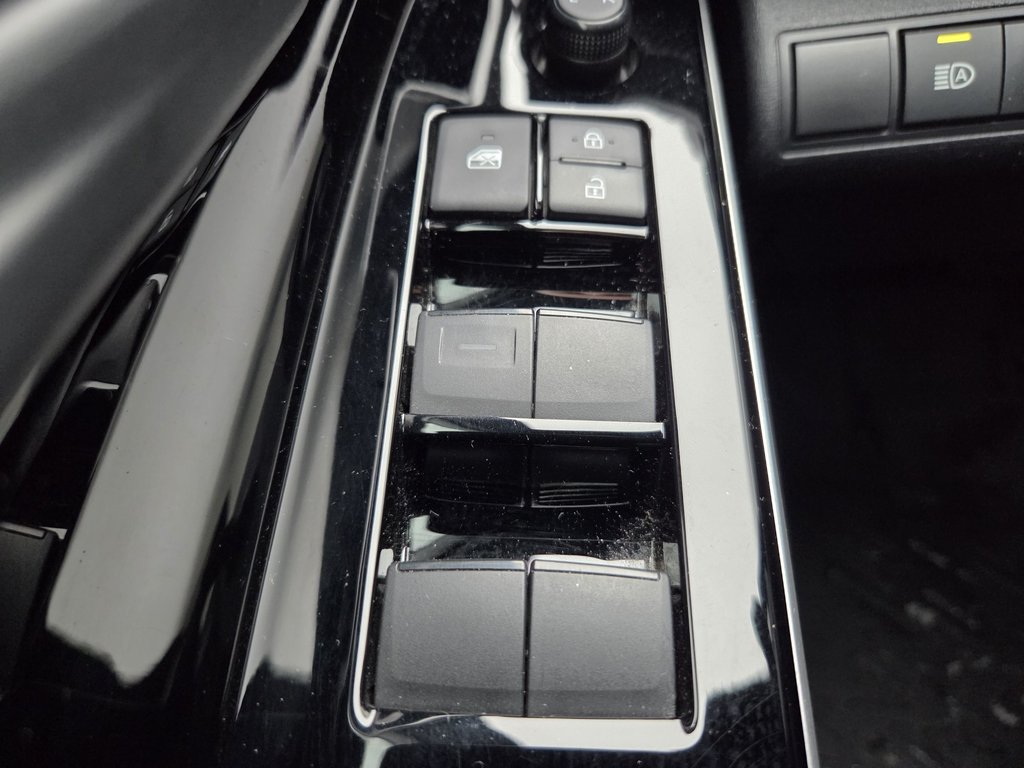 2023 Toyota BZ4X XLE AWD in Mont-Laurier, Quebec - 13 - w1024h768px