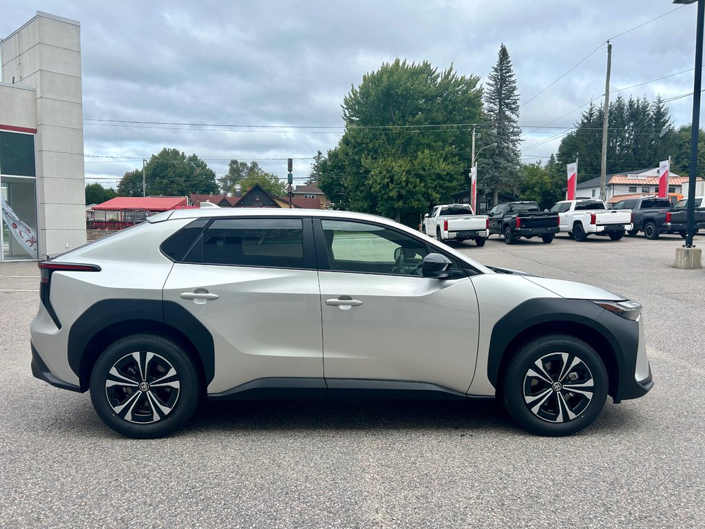 2024 Toyota BZ4X LE in Mont-Laurier, Quebec - 4 - w1024h768px