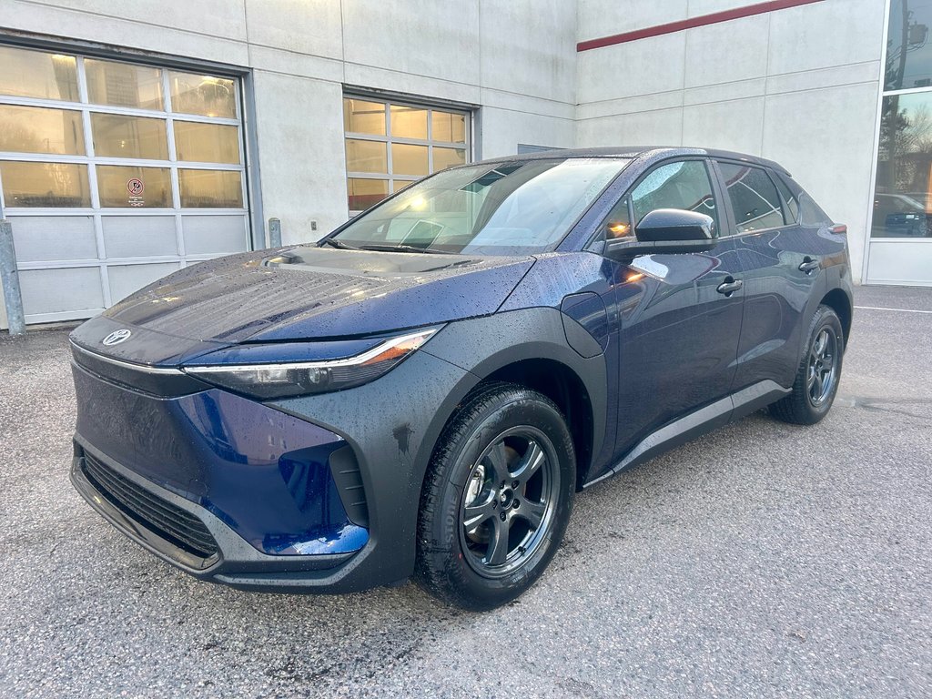 2024 Toyota BZ4X LE in Mont-Laurier, Quebec - 1 - w1024h768px