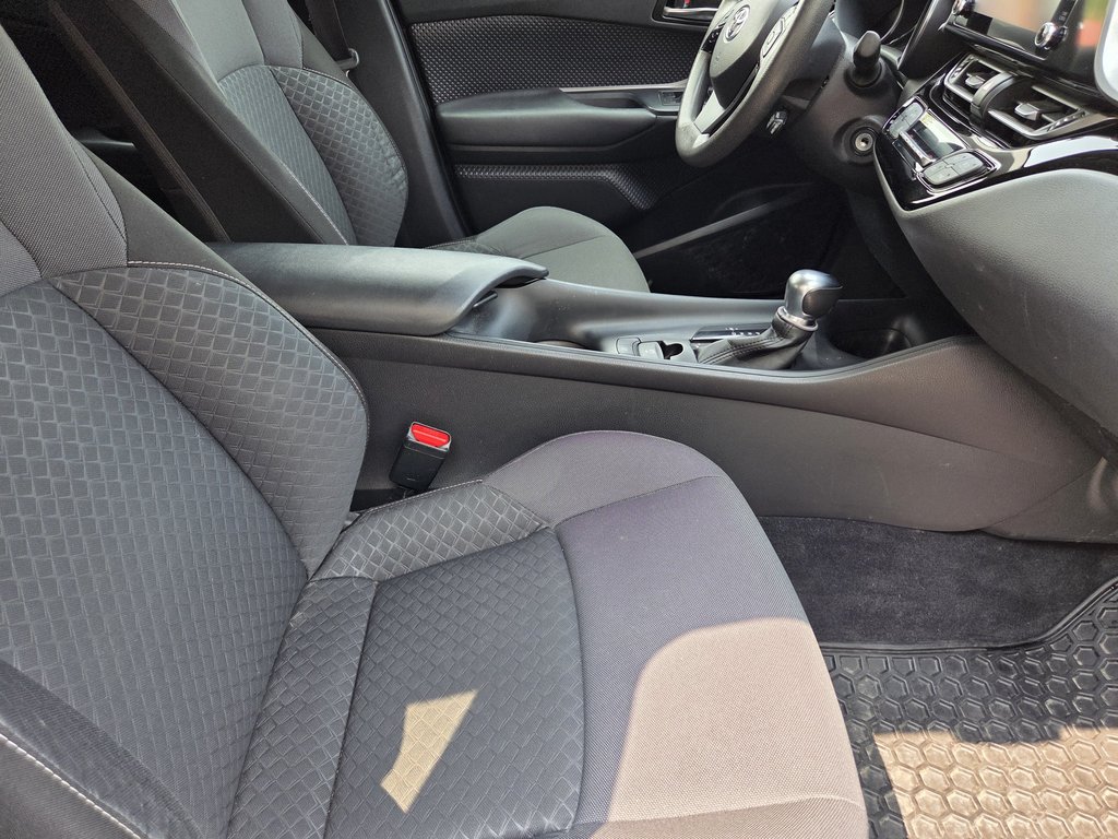 Toyota C-HR LE (FWD) 2021 à Mont-Laurier, Québec - 12 - w1024h768px